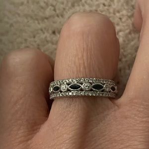 Diamond sapphire ring